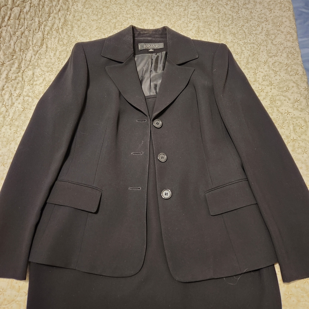 Kasper Women's Elegant Black 2 Piece Suit Jacket and Skirt